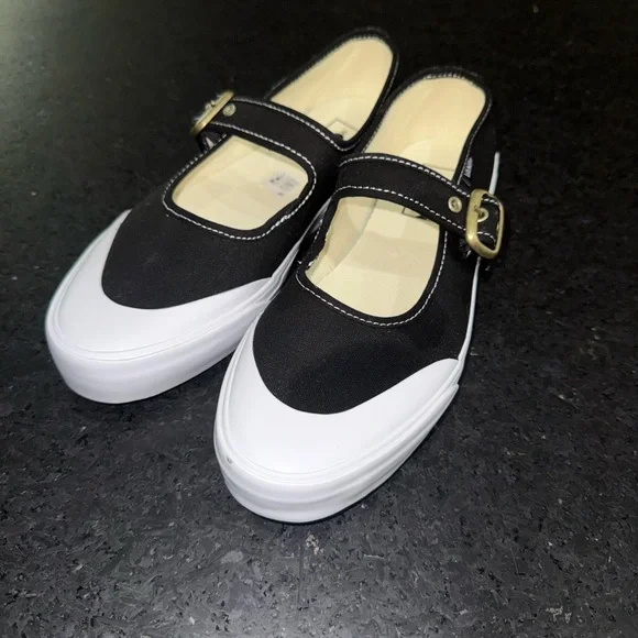 NEW VANS BLACK CANVAS MARY JANE BUCKLE WHITE RUBBER SOLE SNEAKERS SZ 8 BRAND NEW - Picture 2 of 15